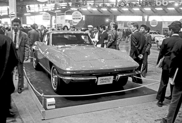 66-01a (130-03) 1966 Chevrolet Corvette StingRay Coupe.jpg